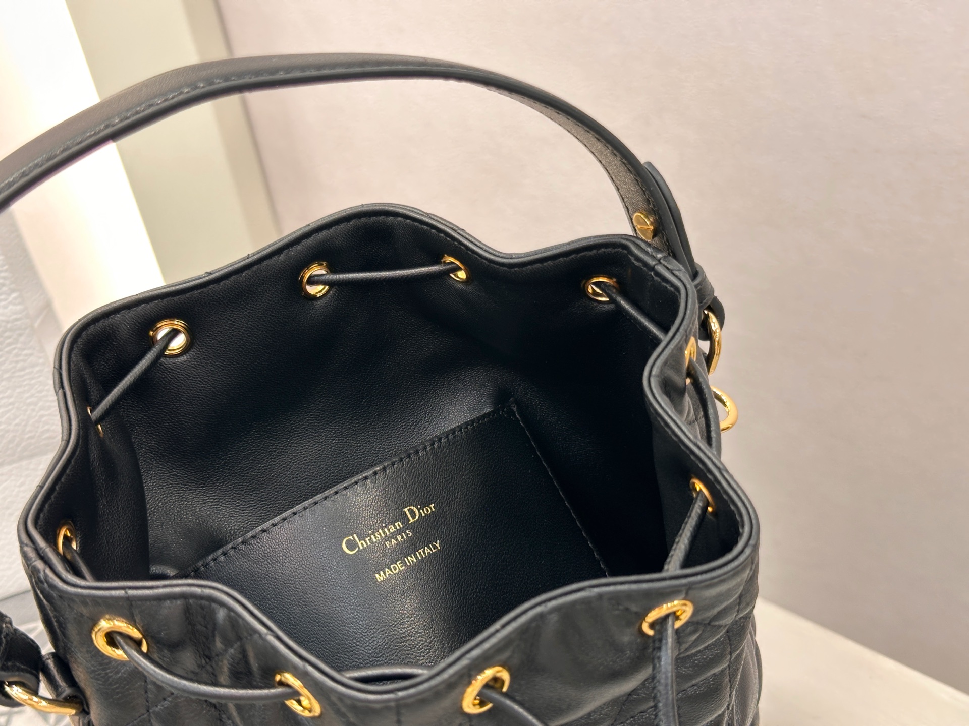 Bagsaaa Small D10r Caro Bucket Bag Black Macrocannage Lambskin - 24cm
