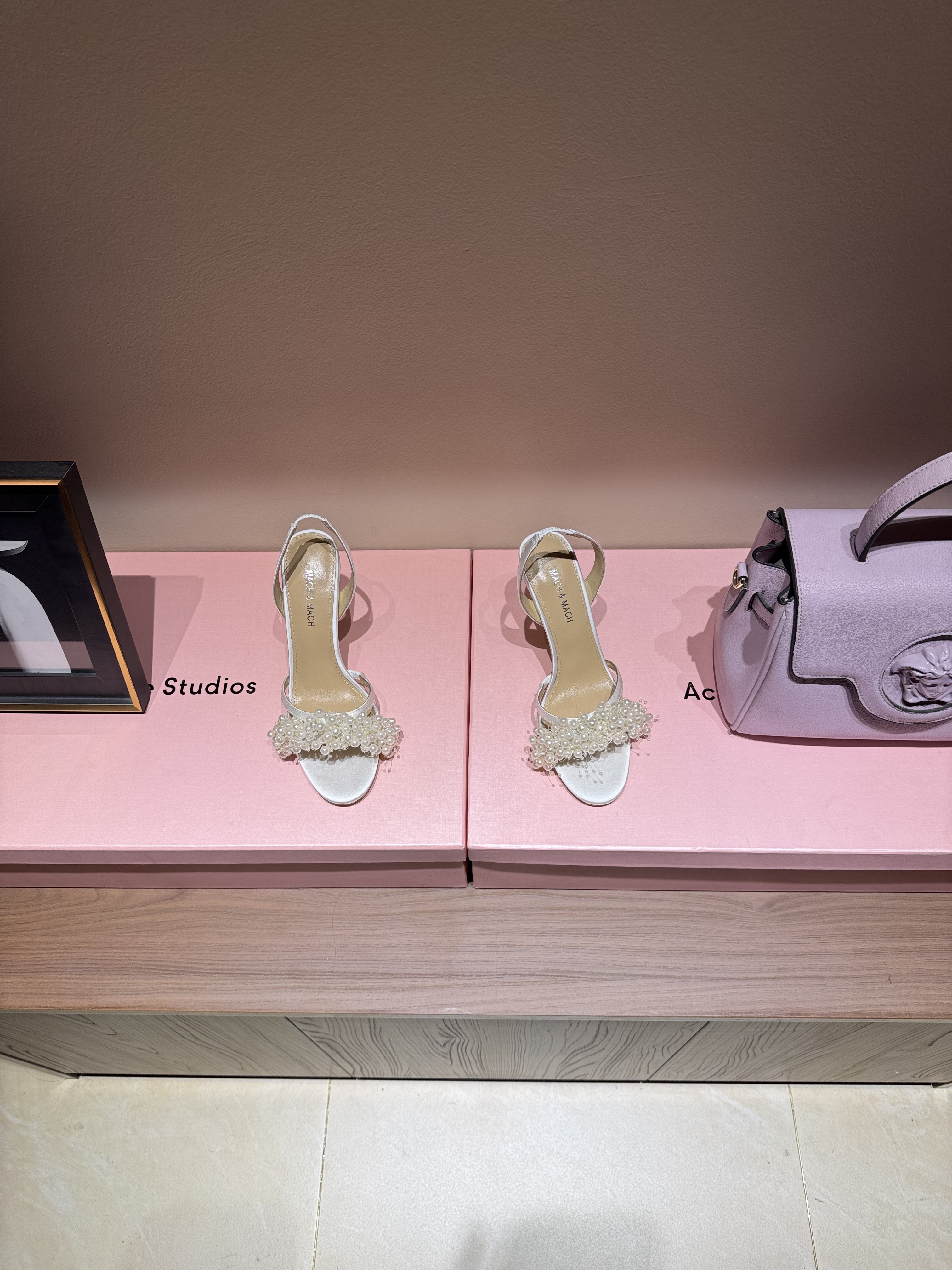 Bagsaaa MACH & MACH Floating Pearl Satin Sandals white - 8.5cm