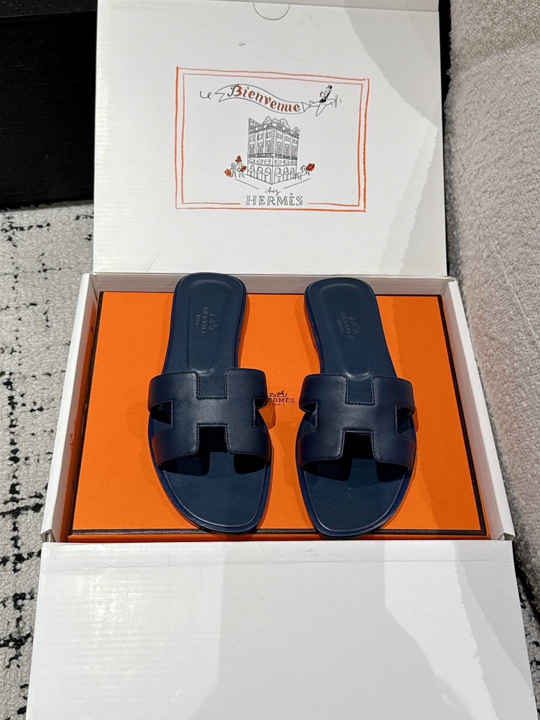 Bagsaaa H**me5 Oran Slippers Navy Blue