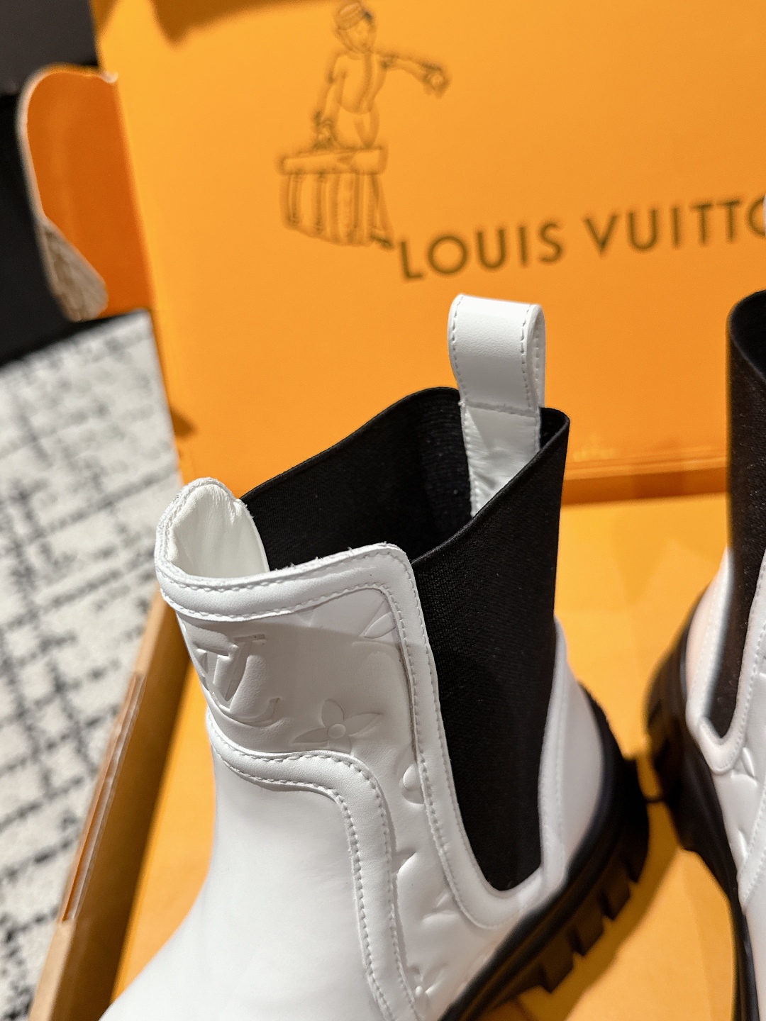 Bagsaaa LV Ruby Flat Ankle Boot White