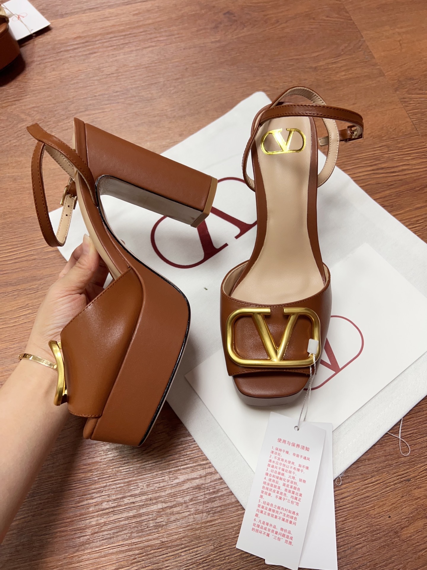 Bagsaaa Va1e*ntin0 Garavani VLogo leather platform sandals brown - 11.5cm