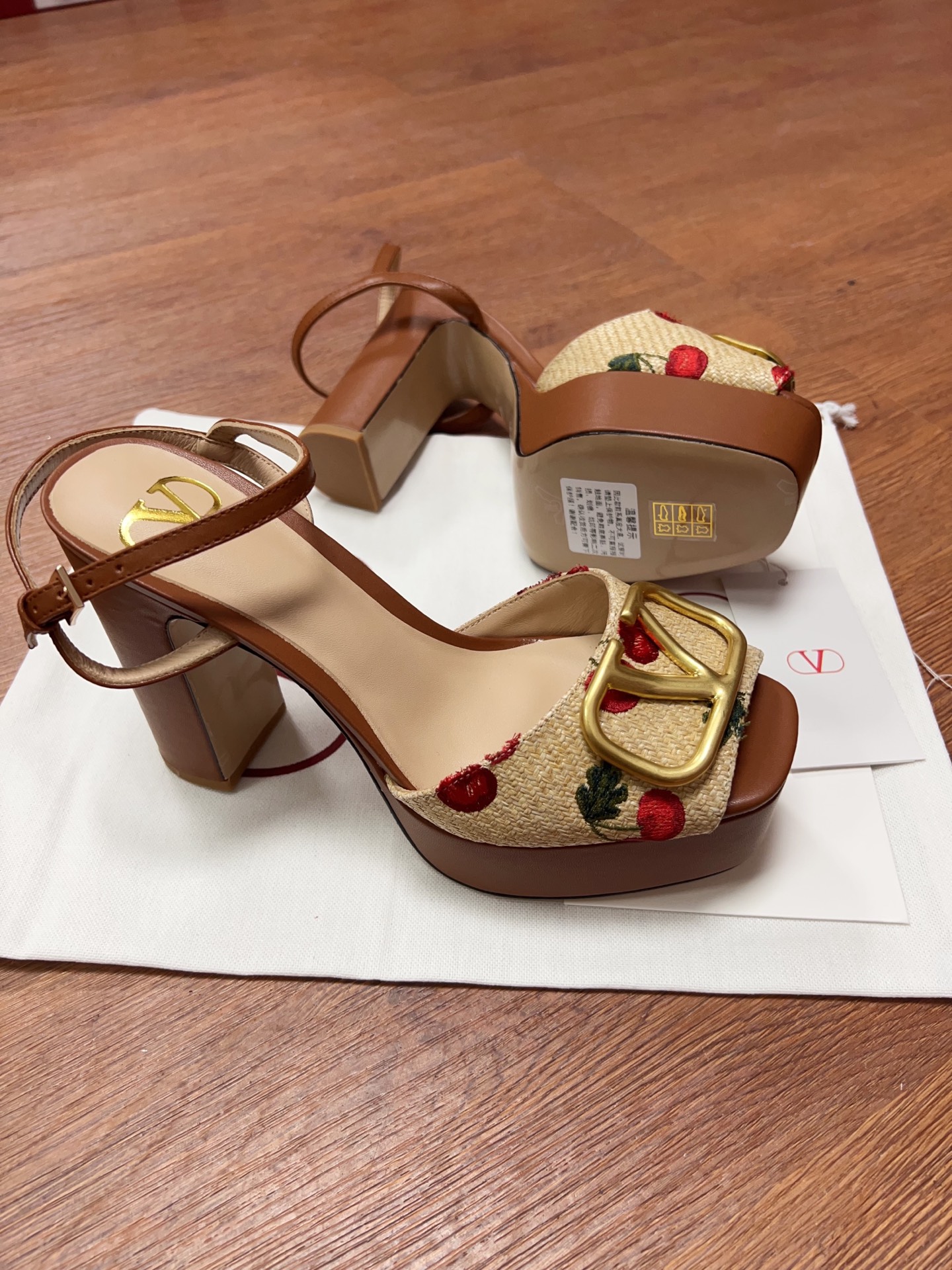 Va1e*ntin0 Garavani 115mm VLogo Signature Cherryfic sandals
