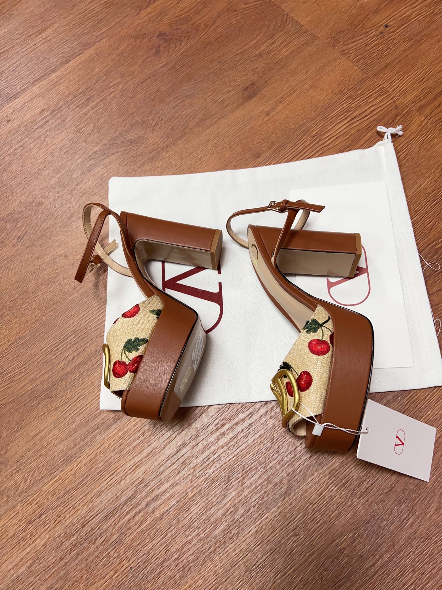 Va1e*ntin0 Garavani 115mm VLogo Signature Cherryfic sandals