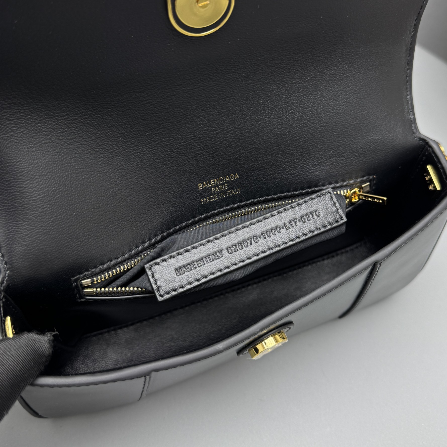 Bagsaaa Ba1en*iaga Hourglass Sling Bag Small in black shiny box calfskin - 23cm
