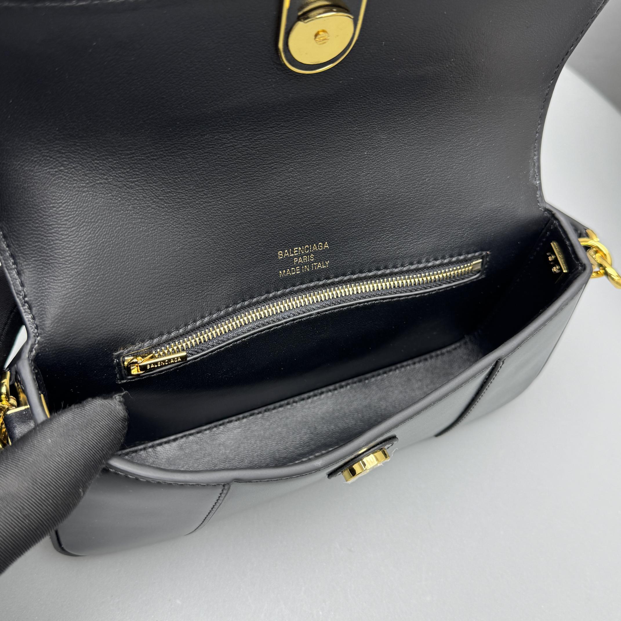 Bagsaaa Ba1en*iaga Hourglass Sling Bag Small in black shiny box calfskin - 23cm
