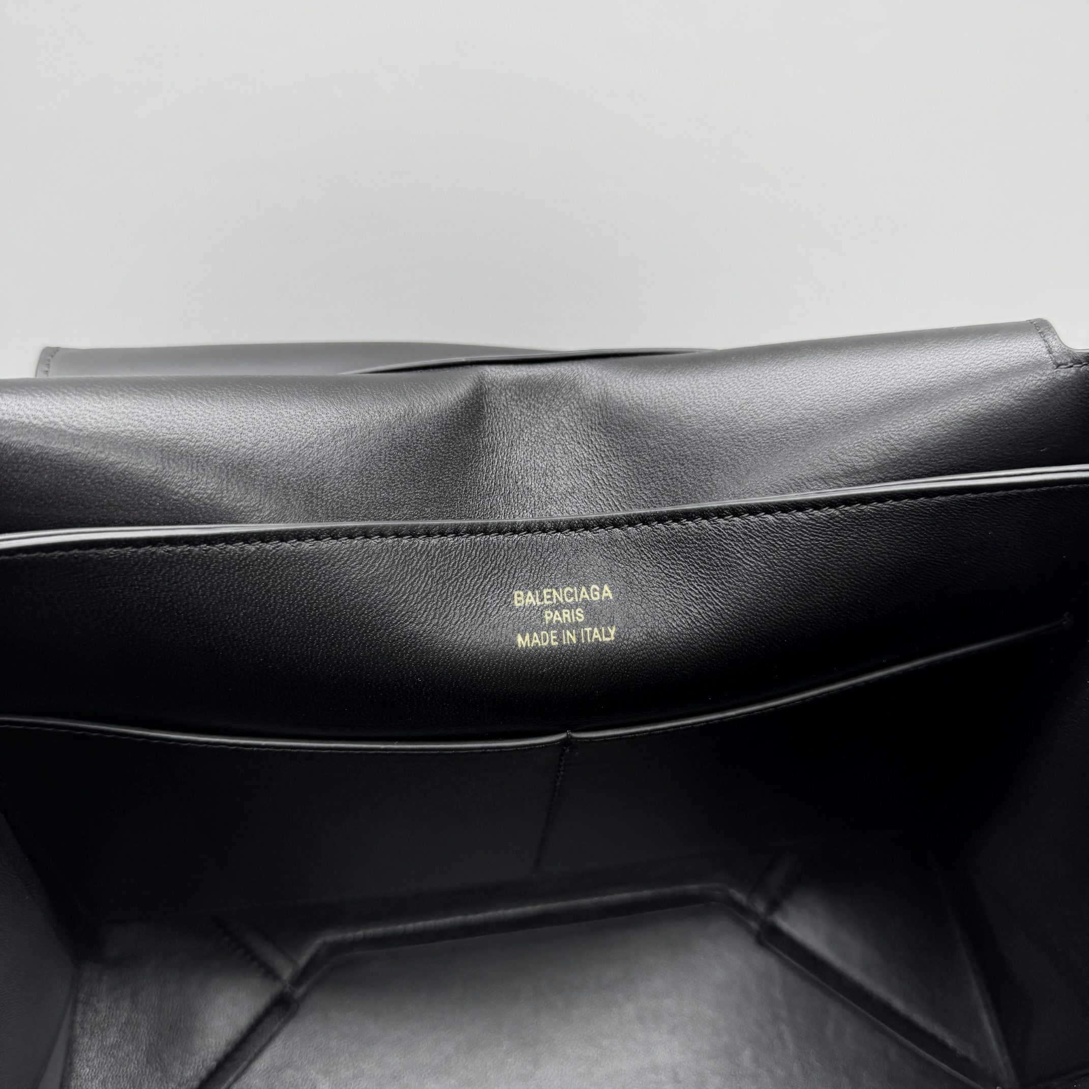 Bagsaaa Ba1en*iaga Nano Handbag Medium in black smooth calfskin - 28cm
