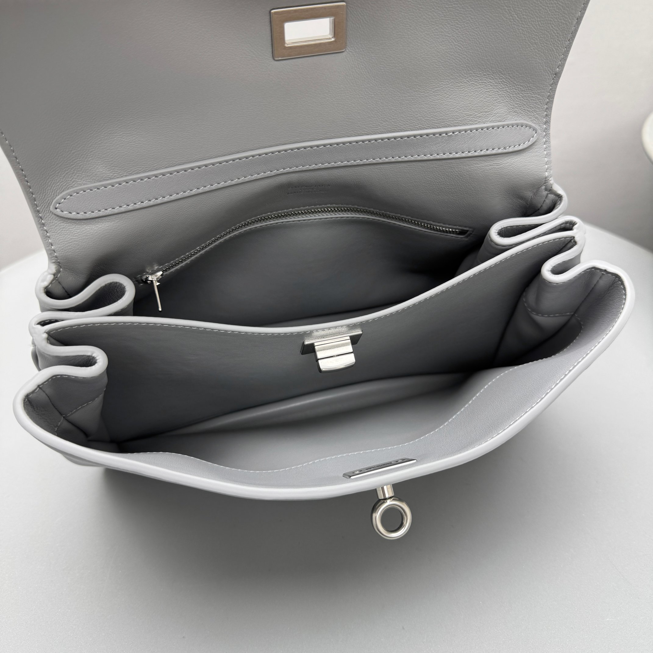 Bagsaaa Ba1en*iaga Rodeo Handbag Small in gray smooth calfskin - 27cm