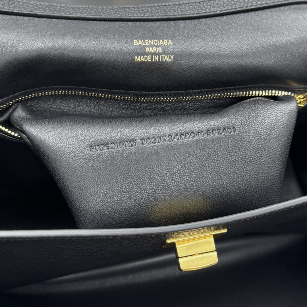 Bagsaaa Ba1en*iaga Rodeo Handbag Small in black smooth calfskin - 27cm