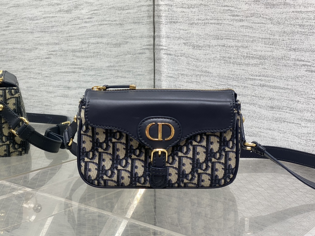 Bagsaaa D10r Small 30 Montaigne Pocket Bag Blue D10r Oblique Jacquard and Smooth Calfskin - 19.5cm
