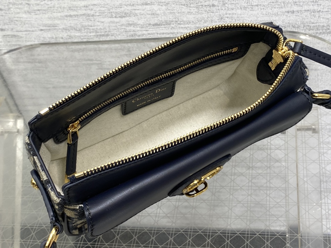 Bagsaaa D10r Small 30 Montaigne Pocket Bag Blue D10r Oblique Jacquard and Smooth Calfskin - 19.5cm