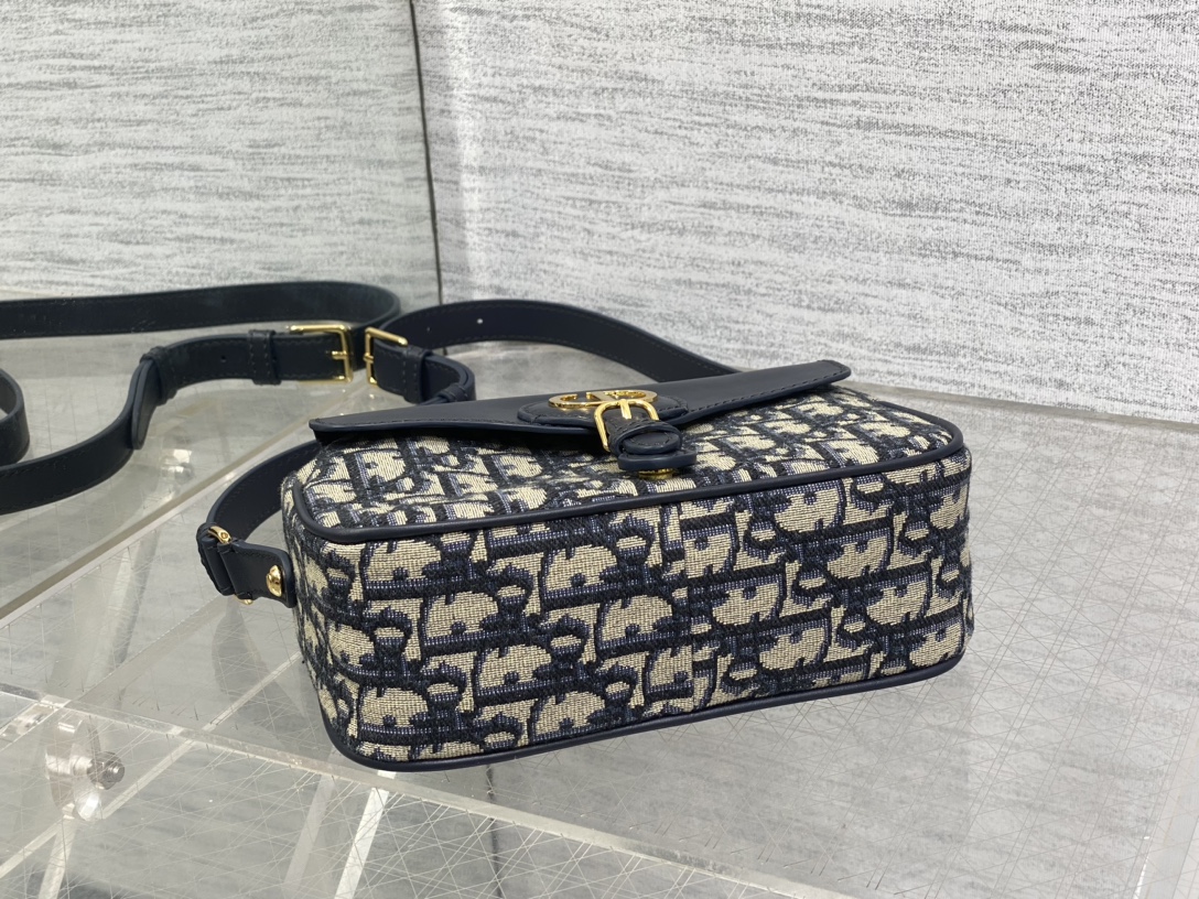 Bagsaaa D10r Small 30 Montaigne Pocket Bag Blue D10r Oblique Jacquard and Smooth Calfskin - 19.5cm