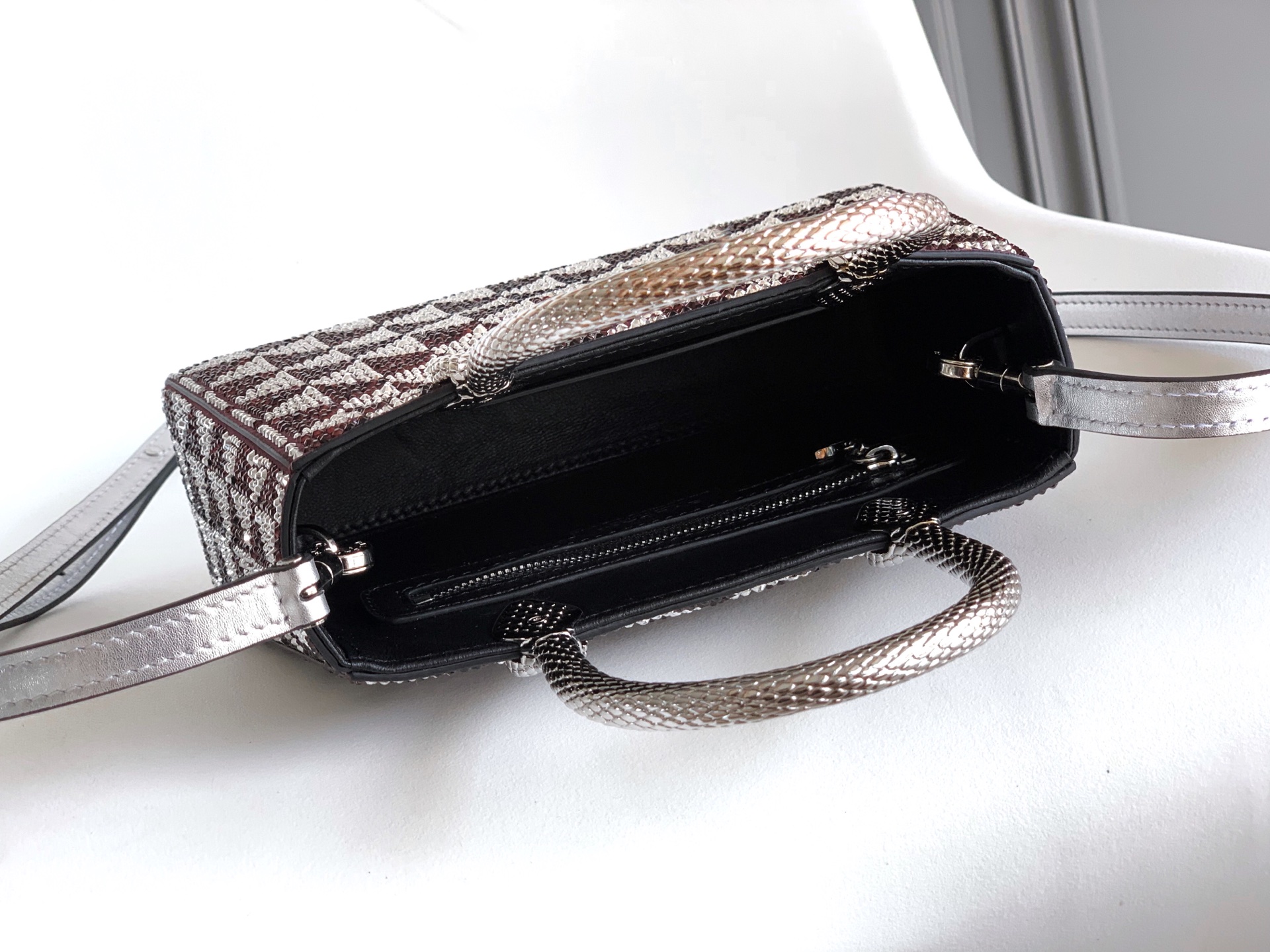 Bagsaaa Bv1g*ai Serpentine Duo Top Handle midnight plum and silver Calla Crystals - 21.5cm
