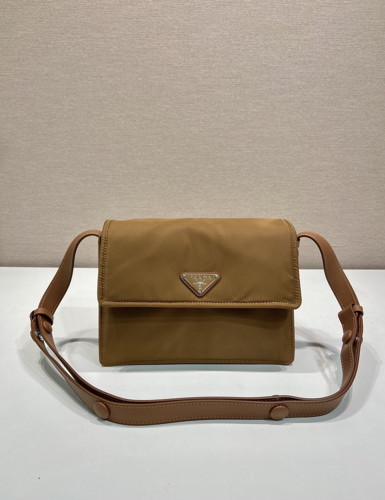 Bagsaaa Pra*a Traveller small padded Re-Nylon shoulder bag 1BD313 brown - 23cm