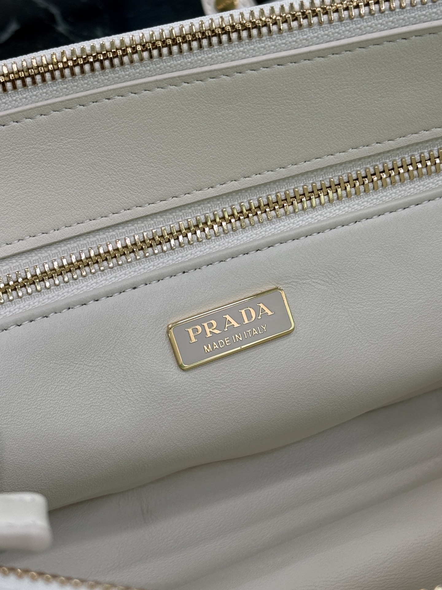 Bagsaaa Medium Pra*a Galleria leather bag 1BA457 white - 30cm