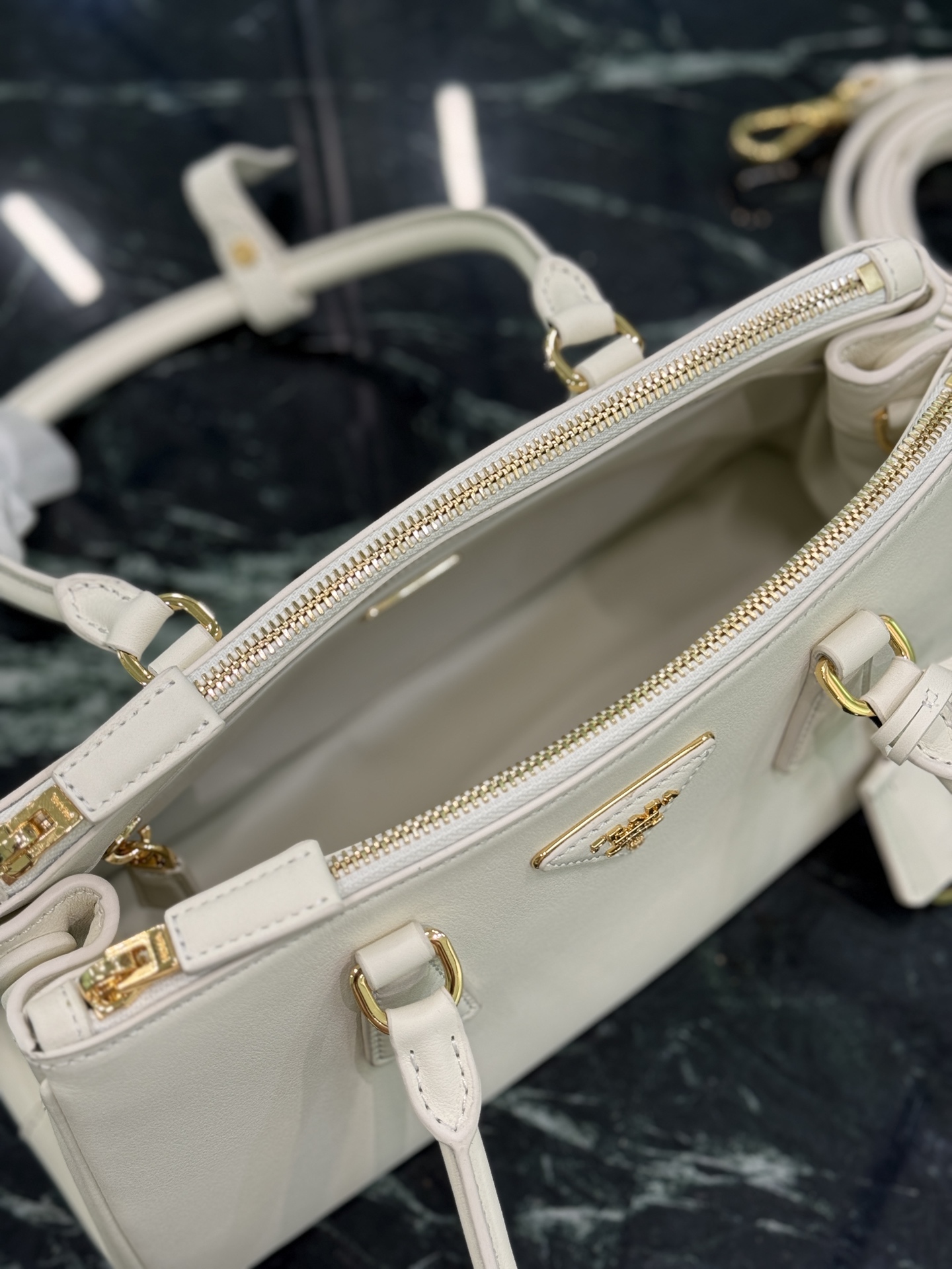 Bagsaaa Medium Pra*a Galleria leather bag 1BA457 white - 30cm