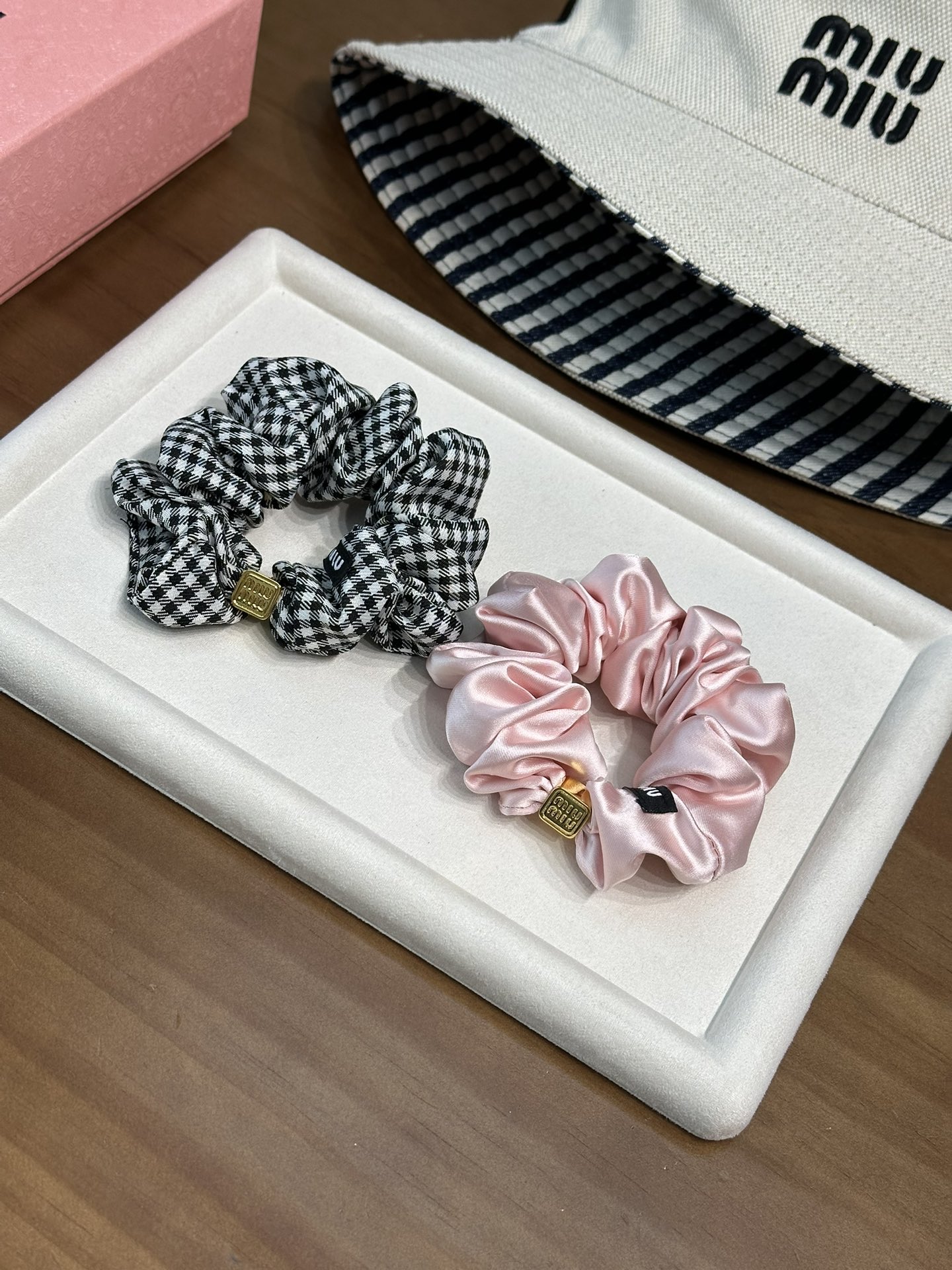 Bagsaaa M1um1u Scrunchie Set
