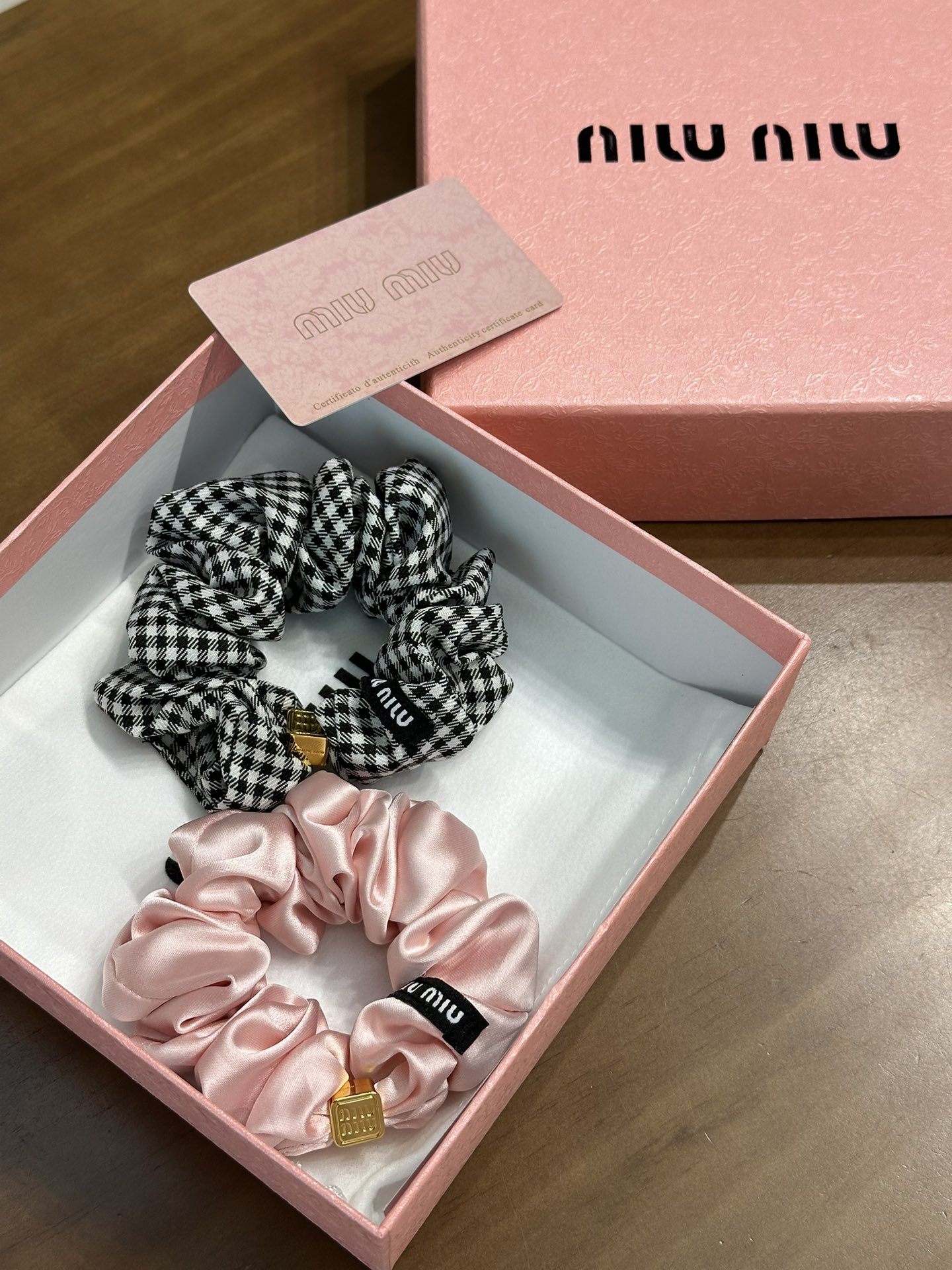Bagsaaa M1um1u Scrunchie Set