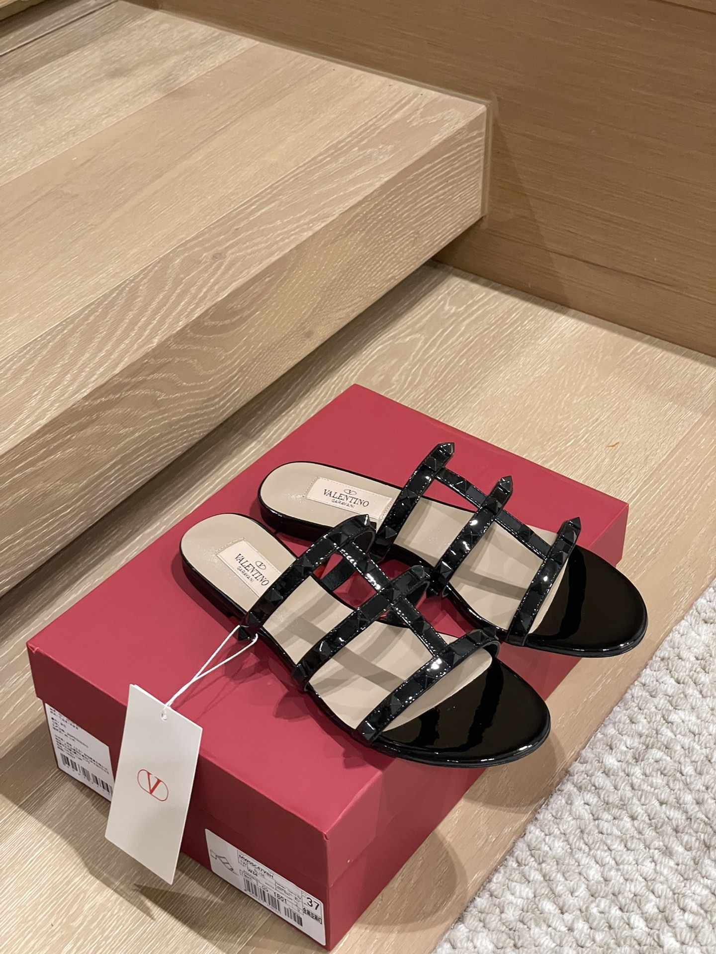 Bagsaaa Va1e*ntin0 Rockstud Black Sandals
