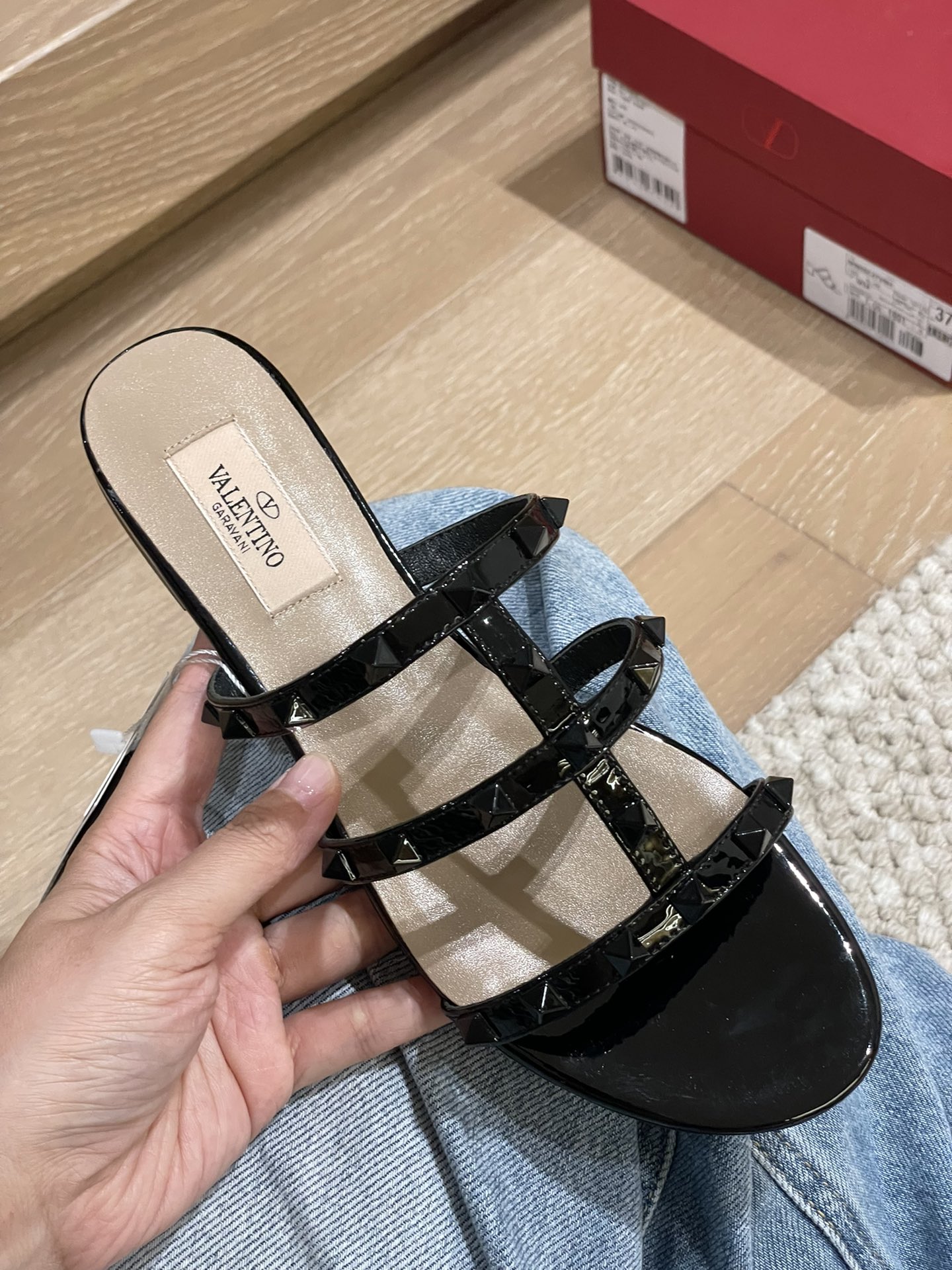 Bagsaaa Va1e*ntin0 Rockstud Black Sandals