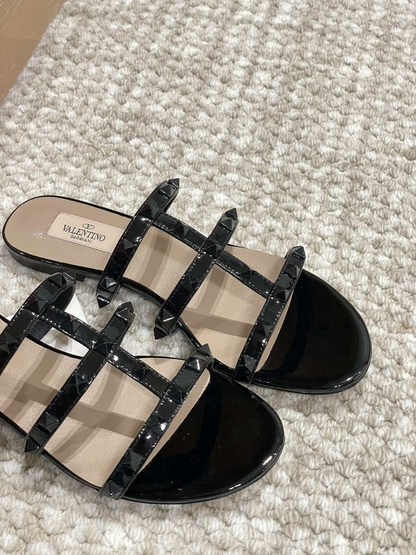 Bagsaaa Va1e*ntin0 Rockstud Black Sandals