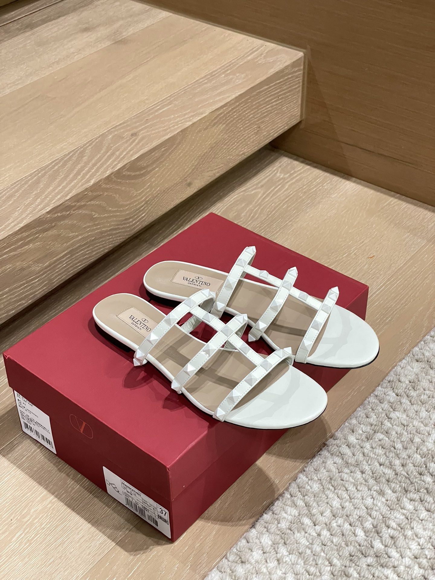 Bagsaaa Va1e*ntin0 Rockstud White Sandals