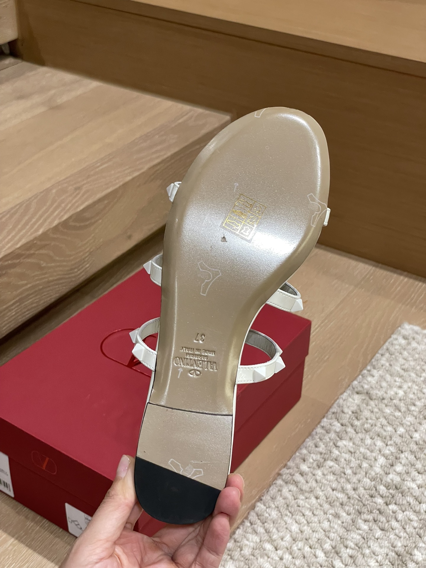 Bagsaaa Va1e*ntin0 Rockstud White Sandals
