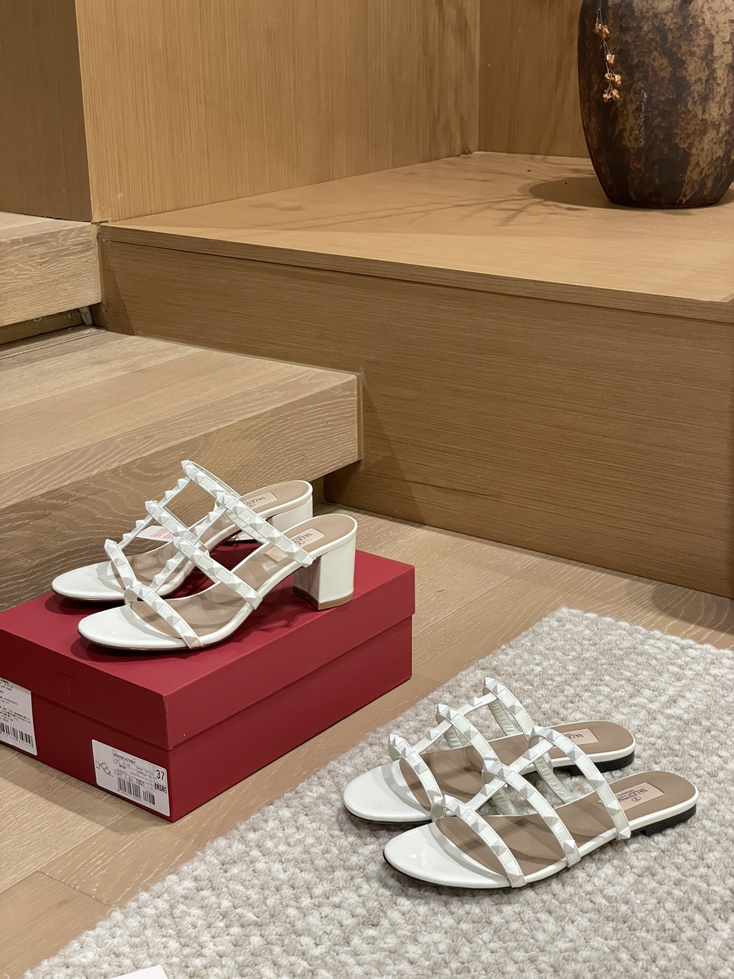 Bagsaaa Va1e*ntin0 Rockstud White Sandals