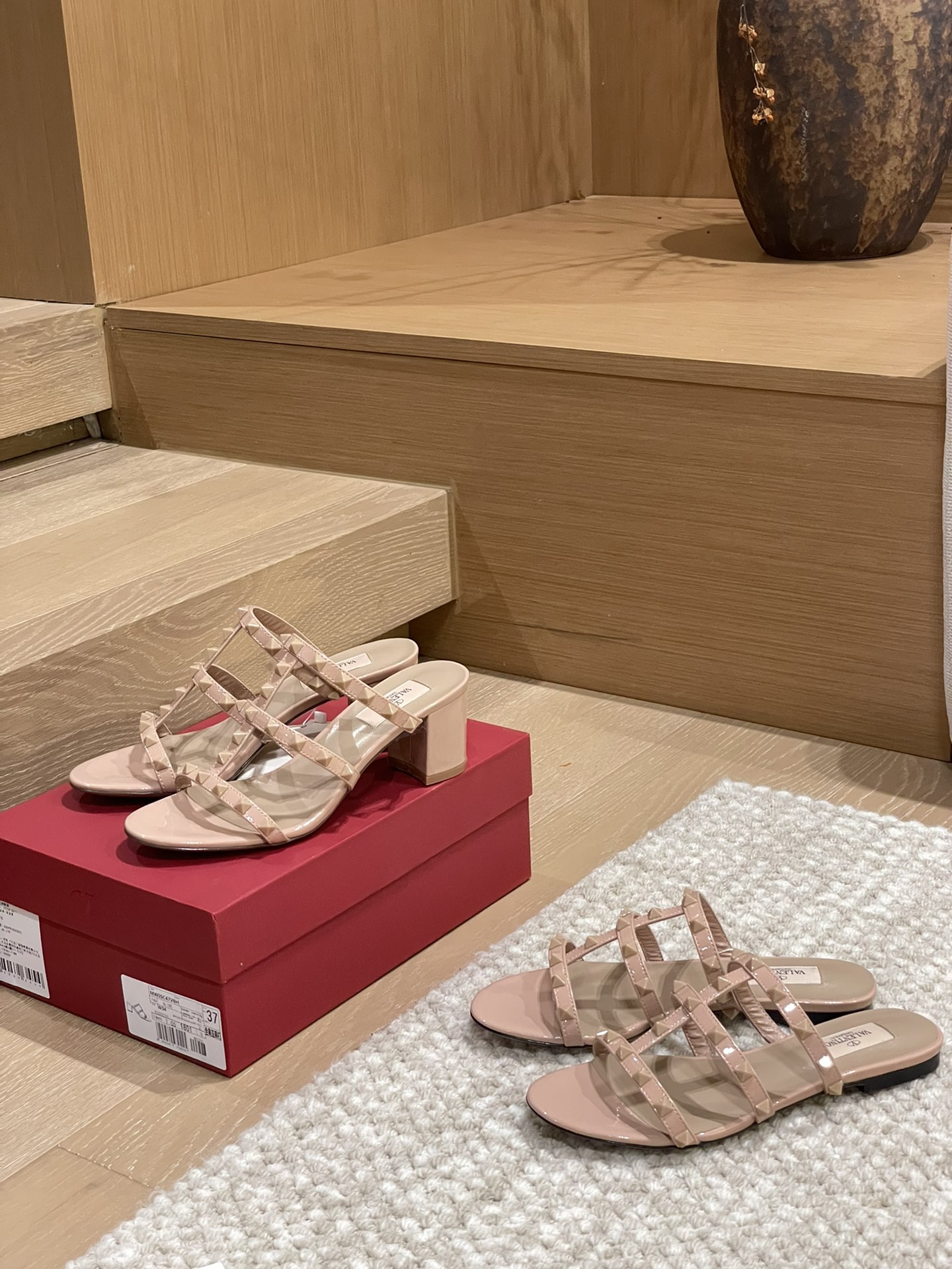 Bagsaaa Va1e*ntin0 Rockstud Nude Sandals