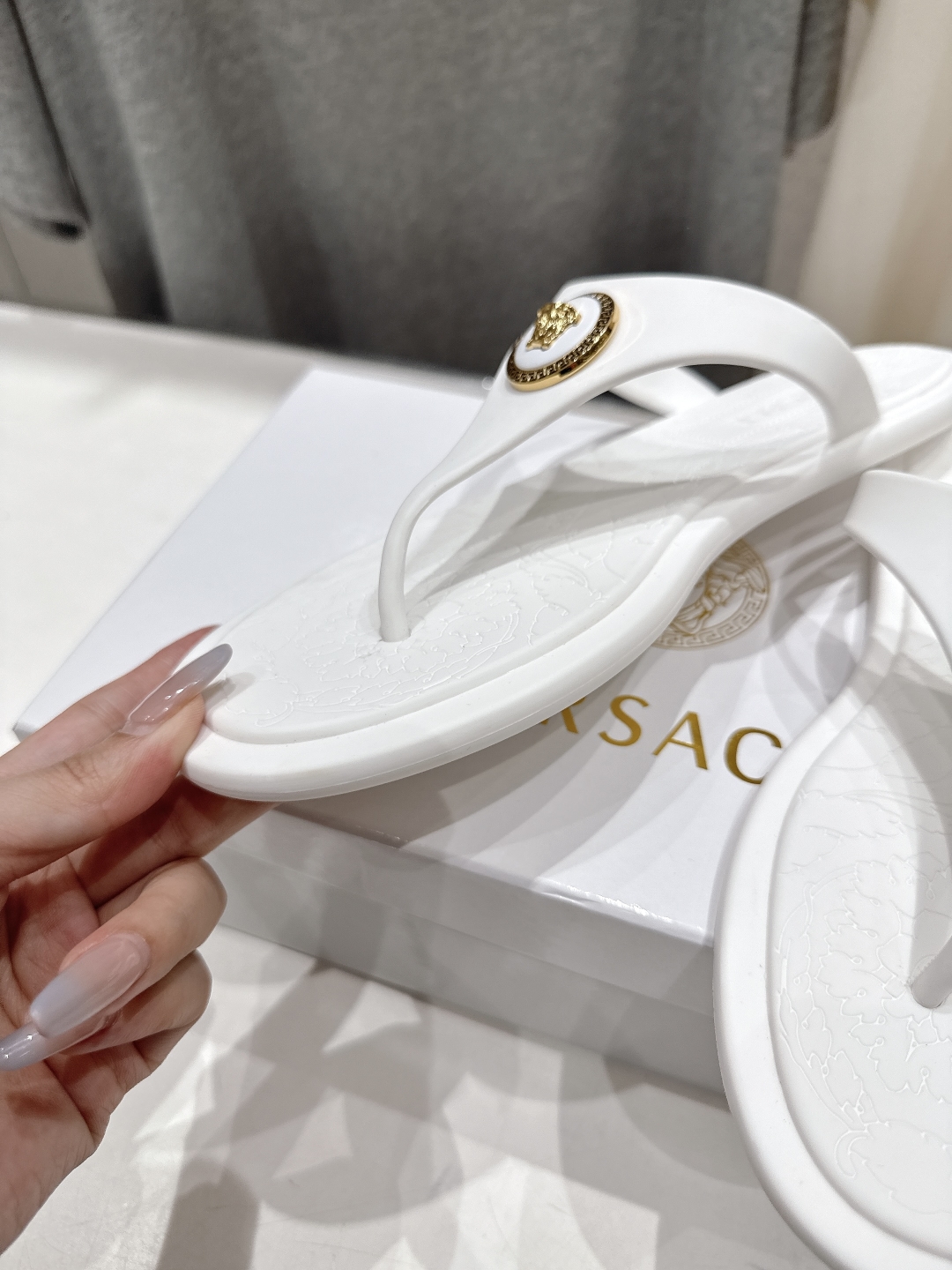 Bagsaaa Versace Alia Rubber Flat Sandals white