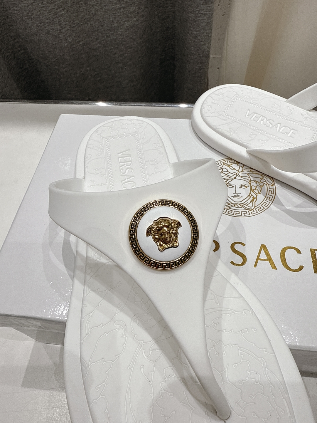 Bagsaaa Versace Alia Rubber Flat Sandals white
