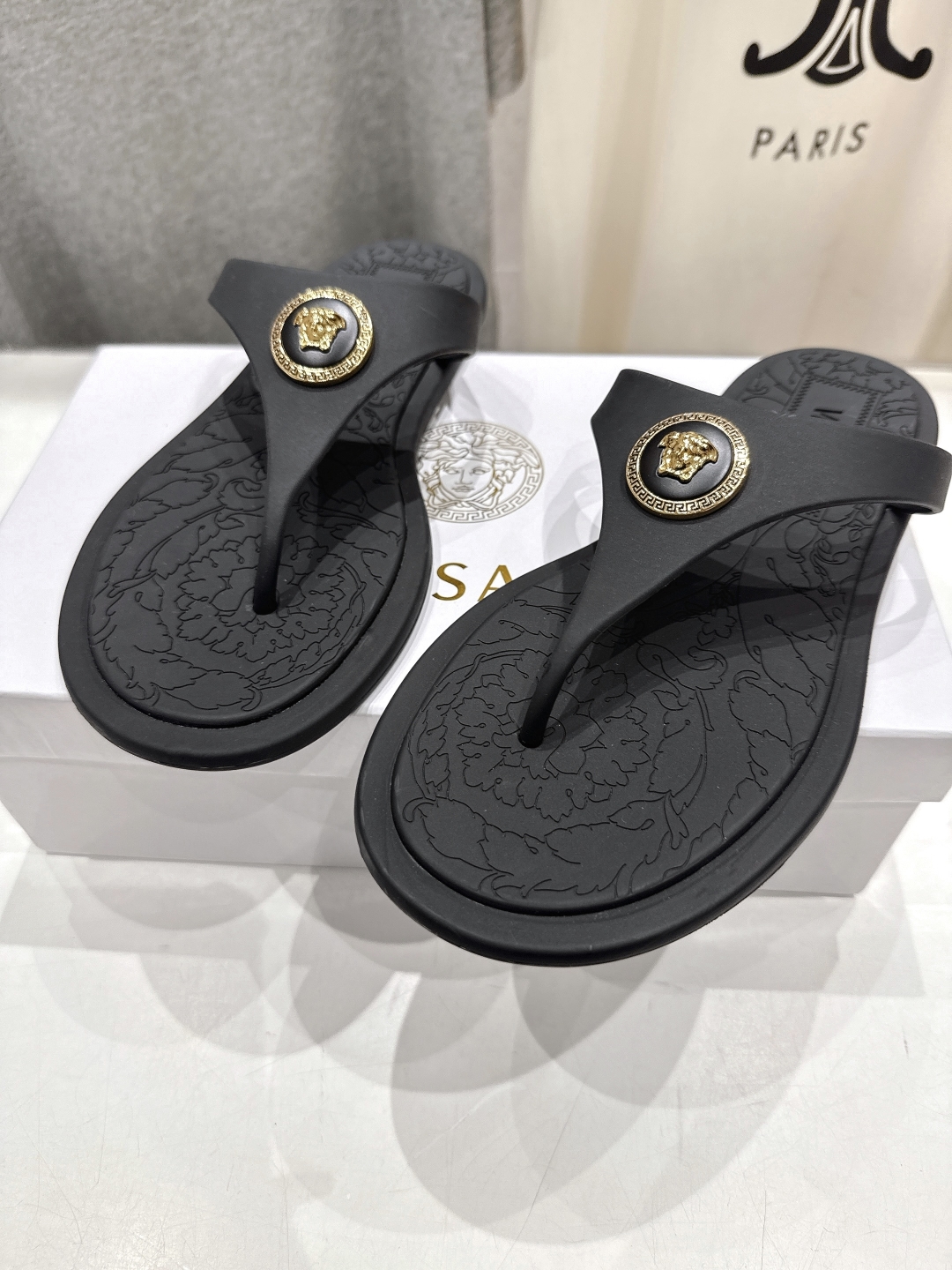 Bagsaaa Versace Alia Rubber Flat Sandals black
