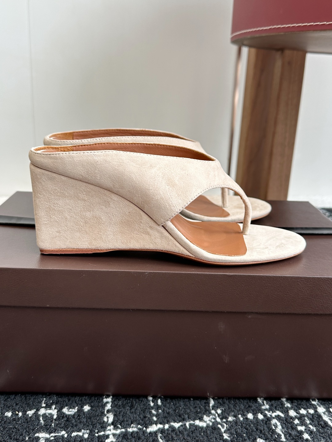 Bagsaaa Alaïa Suede Cube Wedge Sandals 75 beige