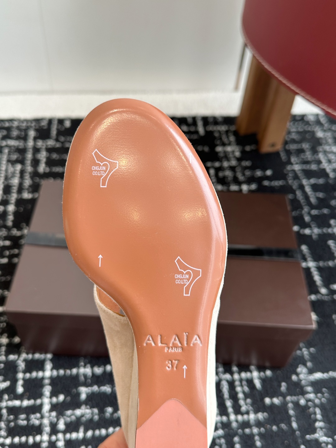 Bagsaaa Alaïa Suede Cube Wedge Sandals 75 beige