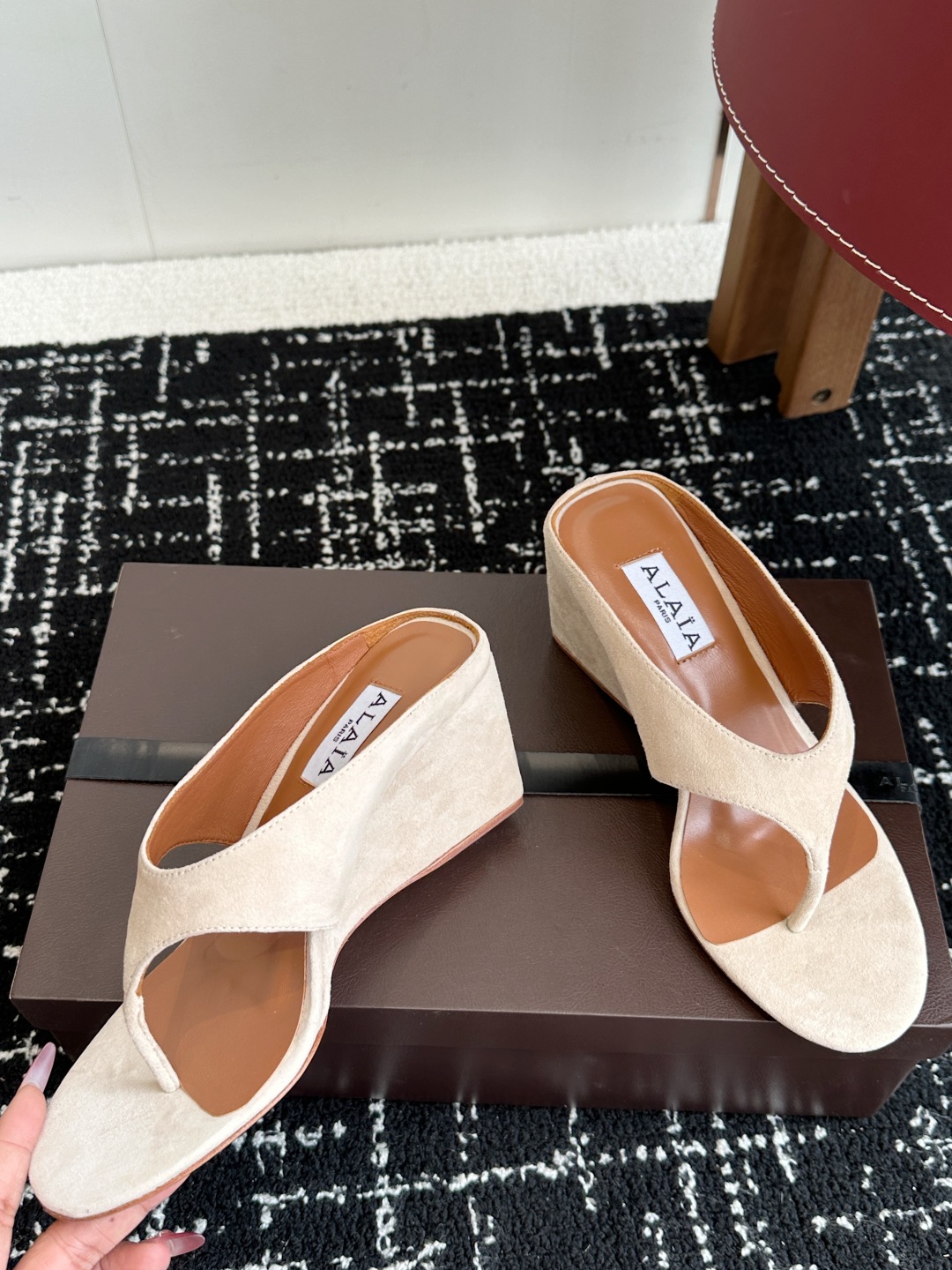 Bagsaaa Alaïa Suede Cube Wedge Sandals 75 beige