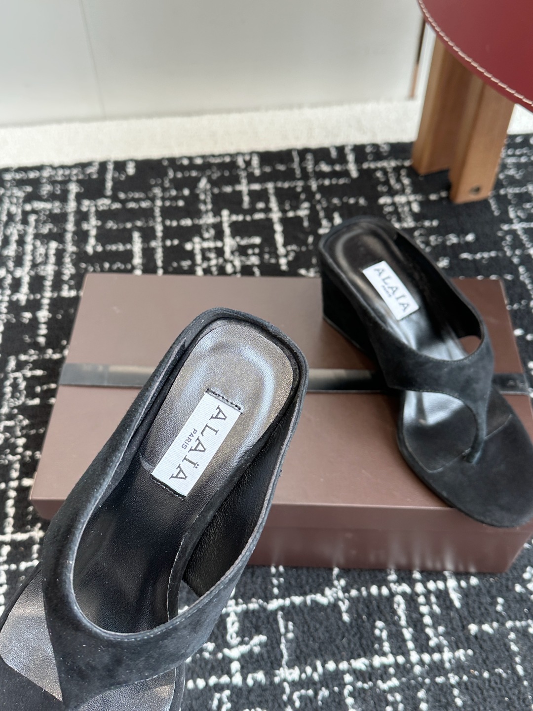 Bagsaaa Alaïa Suede Cube Wedge Sandals 75 black