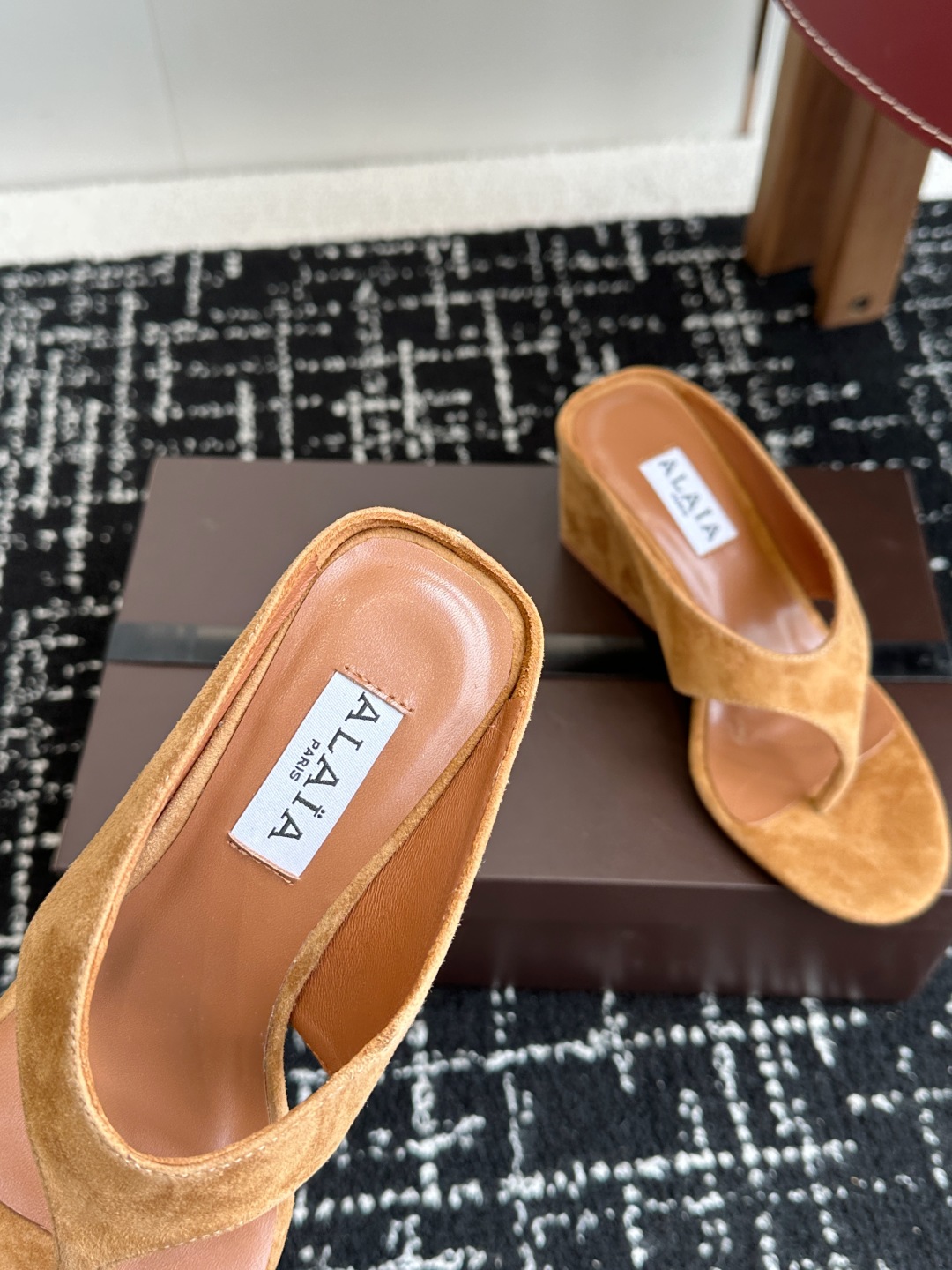 Bagsaaa Alaïa Suede Cube Wedge Sandals 75 brown