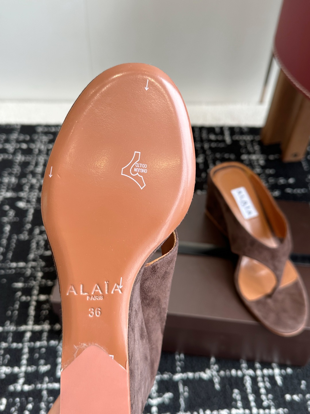 Bagsaaa Alaïa Suede Cube Wedge Sandals 75 dark brown