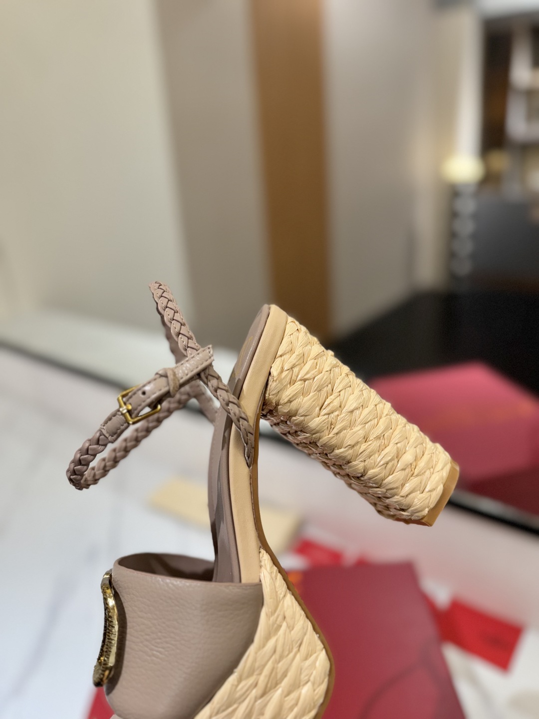 Bagsaaa Va1e*ntin0 Garavani VLogo leather platform sandals nude