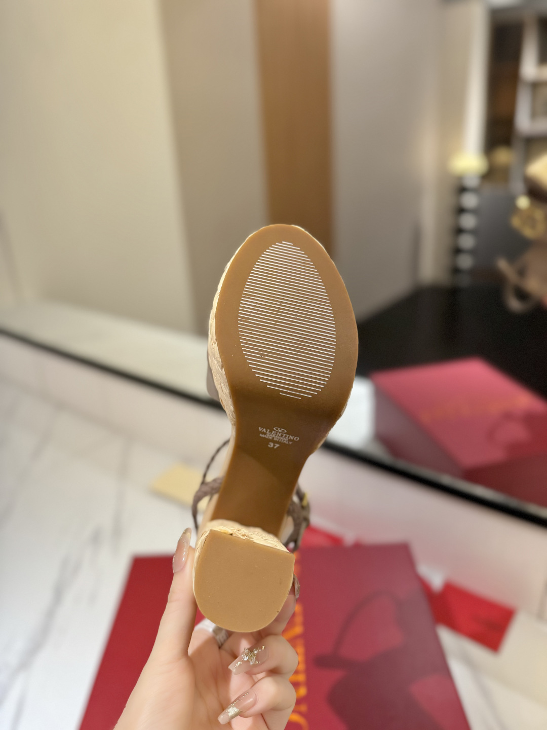 Bagsaaa Va1e*ntin0 Garavani VLogo leather platform sandals nude