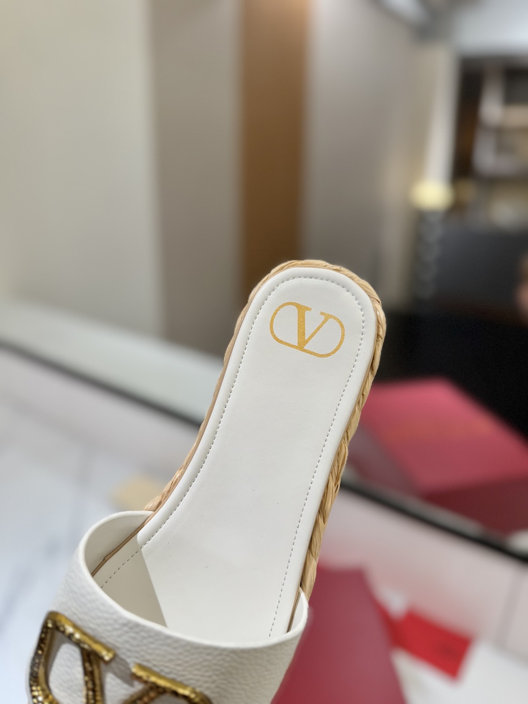 Bagsaaa Va1e*ntin0 White Va1e*ntin0 Garavani VLogo Slide Espadrilles
