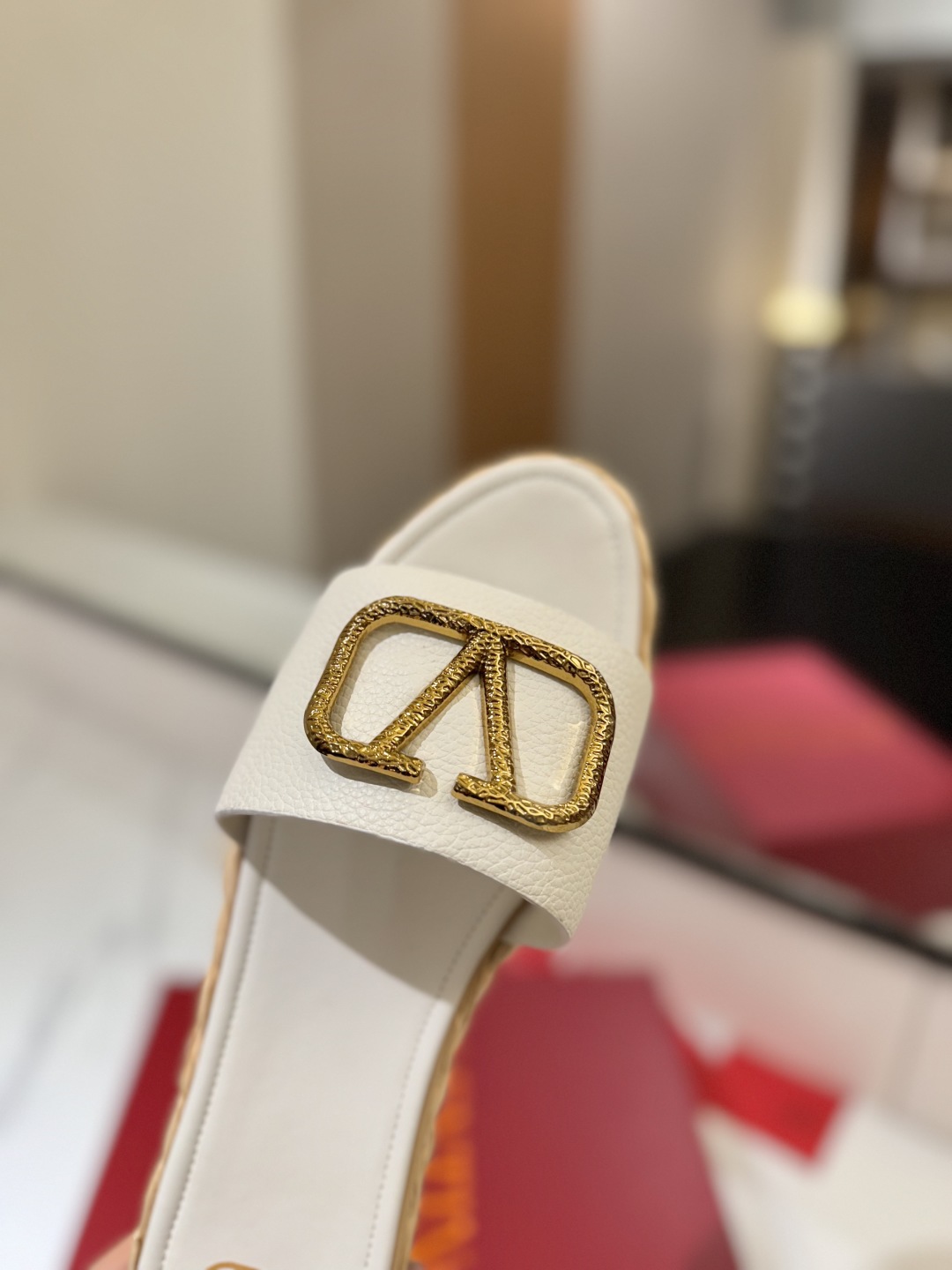 Bagsaaa Va1e*ntin0 White Va1e*ntin0 Garavani VLogo Slide Espadrilles