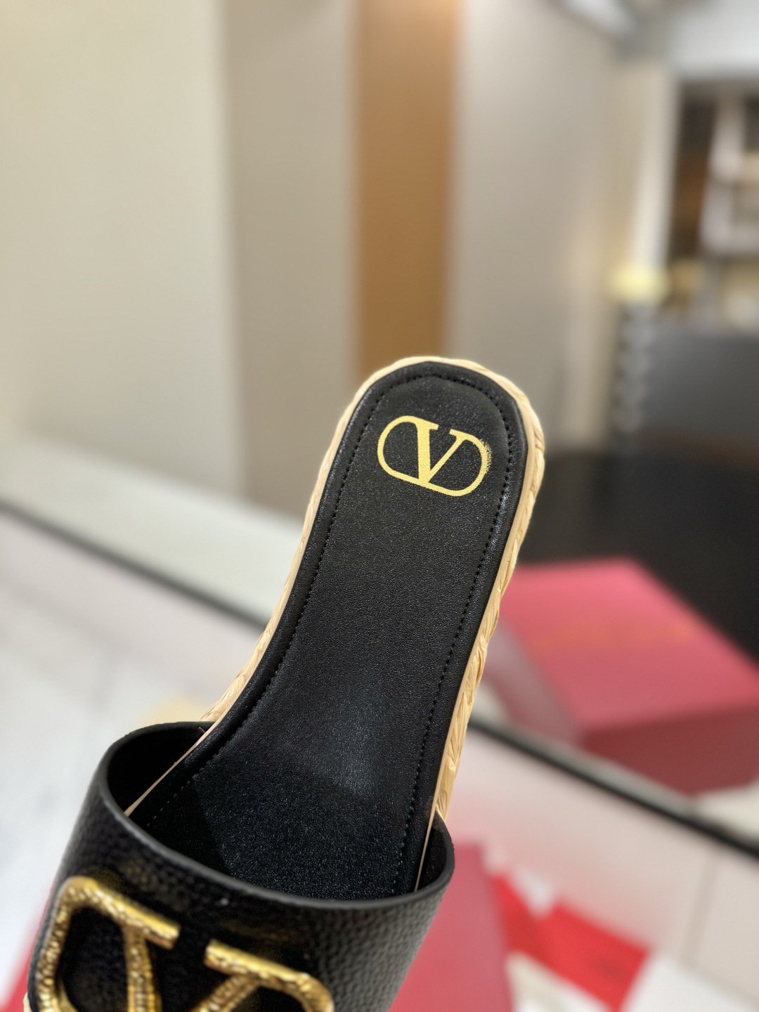 Bagsaaa Va1e*ntin0 Black Va1e*ntin0 Garavani VLogo Slide Espadrilles