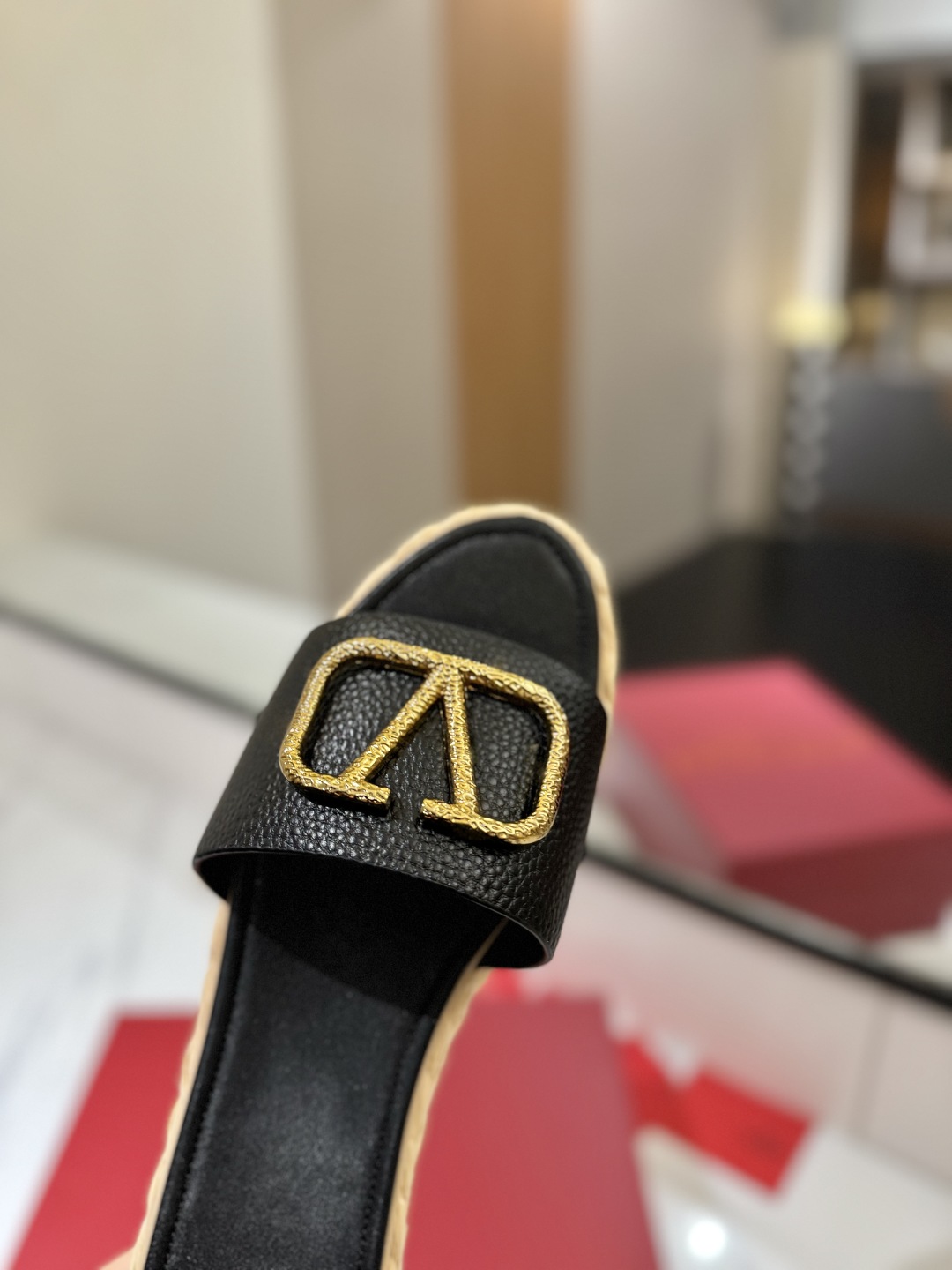 Bagsaaa Va1e*ntin0 Black Va1e*ntin0 Garavani VLogo Slide Espadrilles