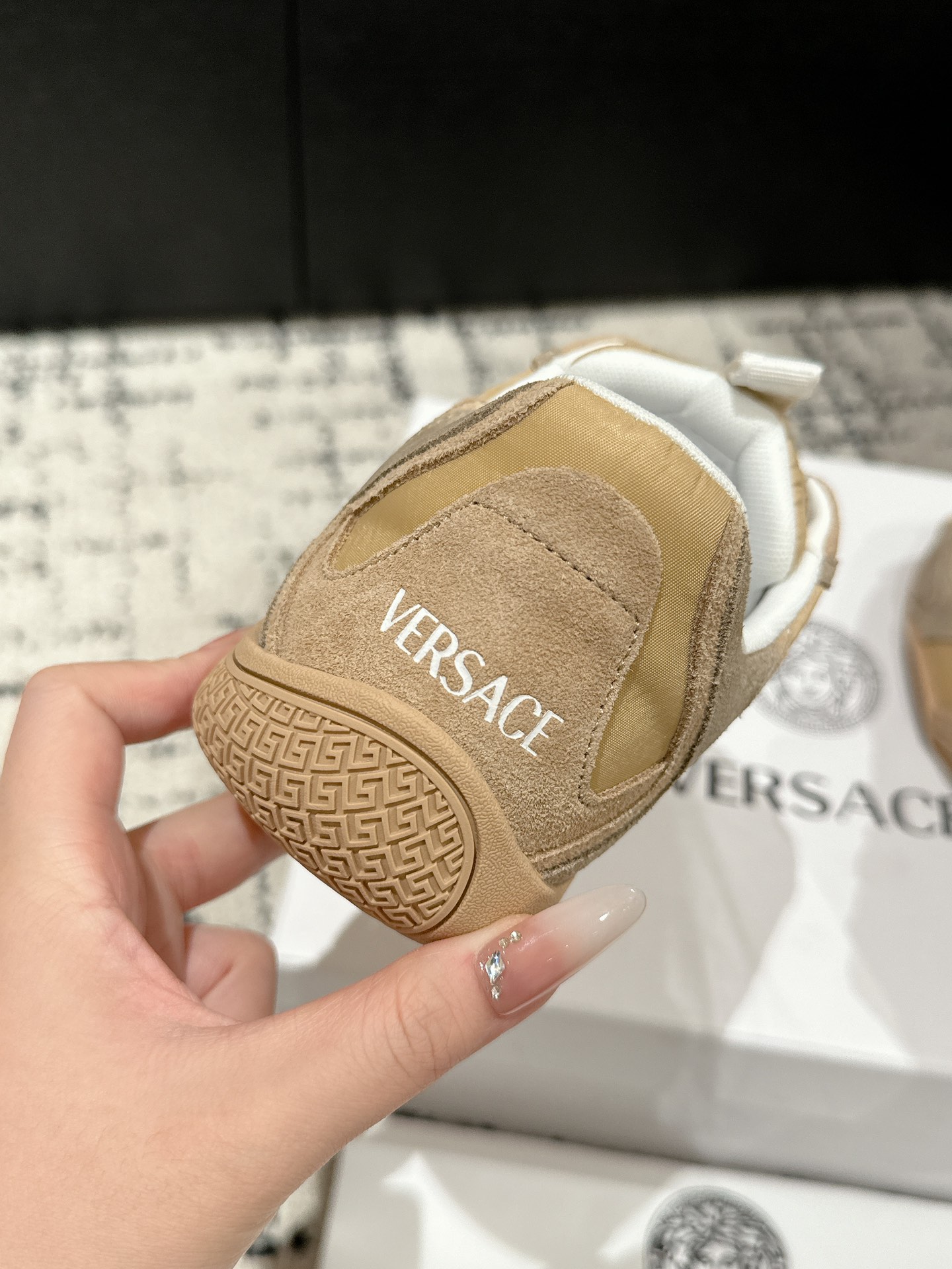 Bagsaaa Versace Galaxia Sneakers Beige