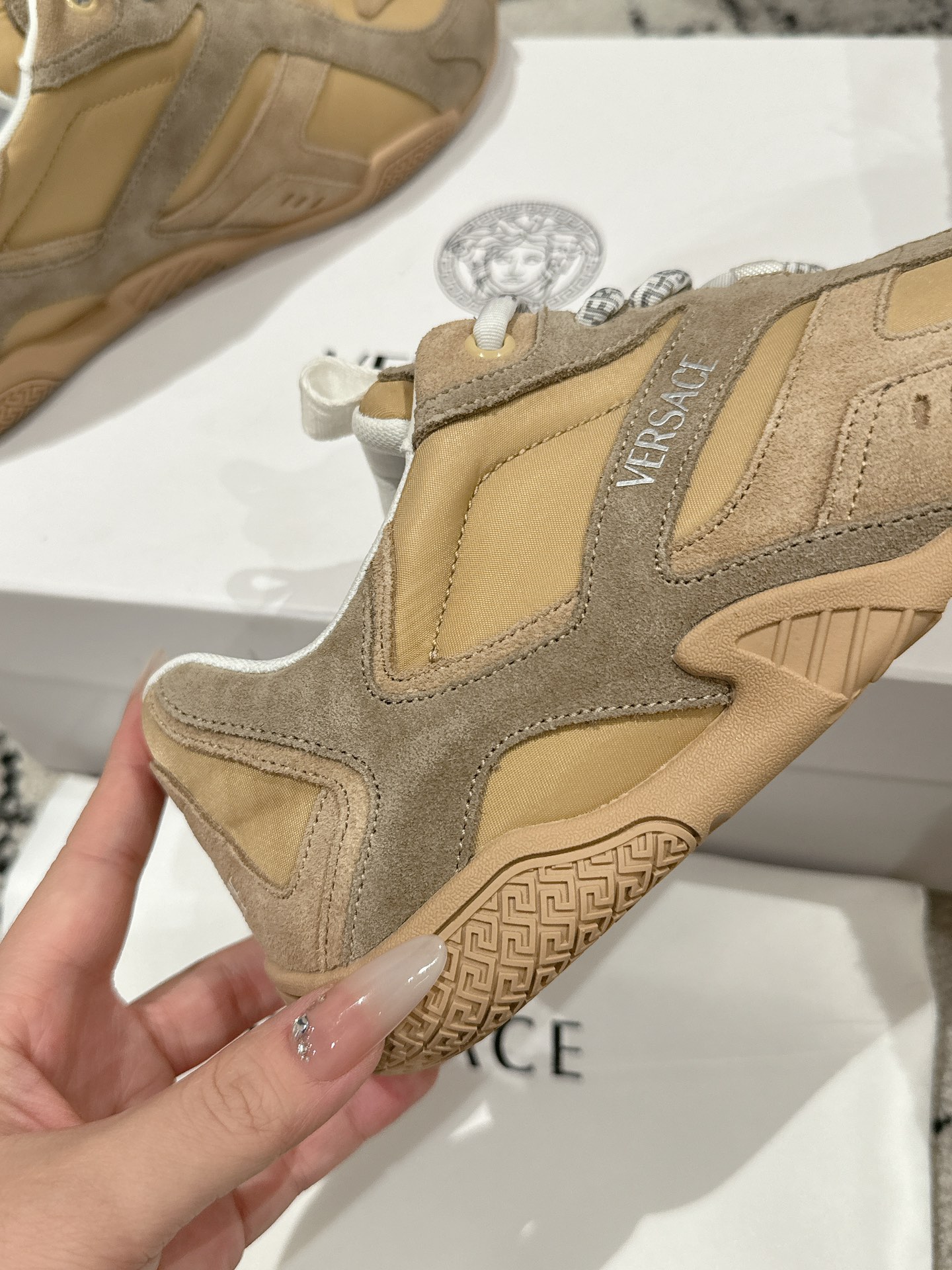 Bagsaaa Versace Galaxia Sneakers Beige