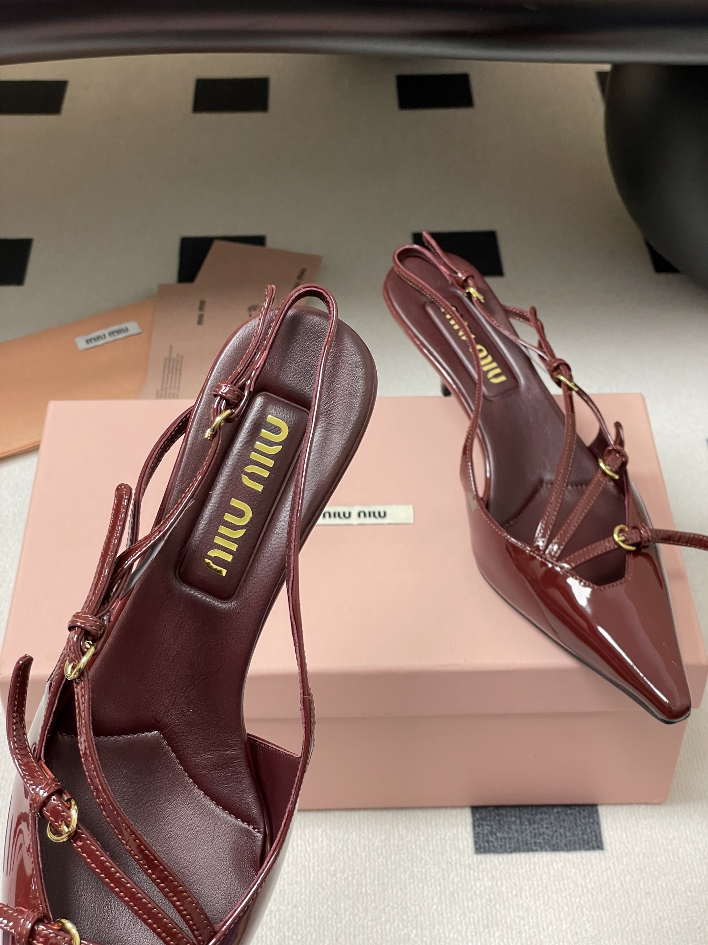 Bagsaaa Miu Miu Patent leather slingbacks with buckles dark red 5.5cm