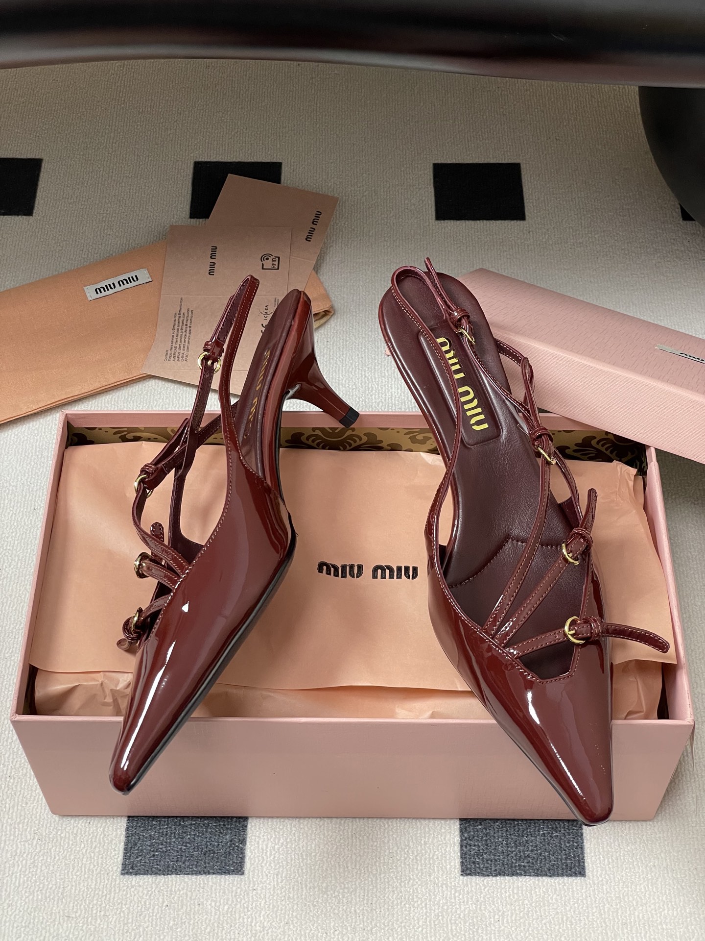 Bagsaaa Miu Miu Patent leather slingbacks with buckles dark red 5.5cm