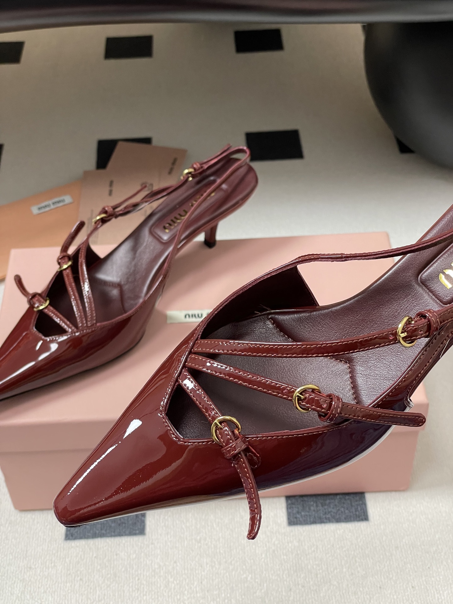 Bagsaaa Miu Miu Patent leather slingbacks with buckles dark red 5.5cm