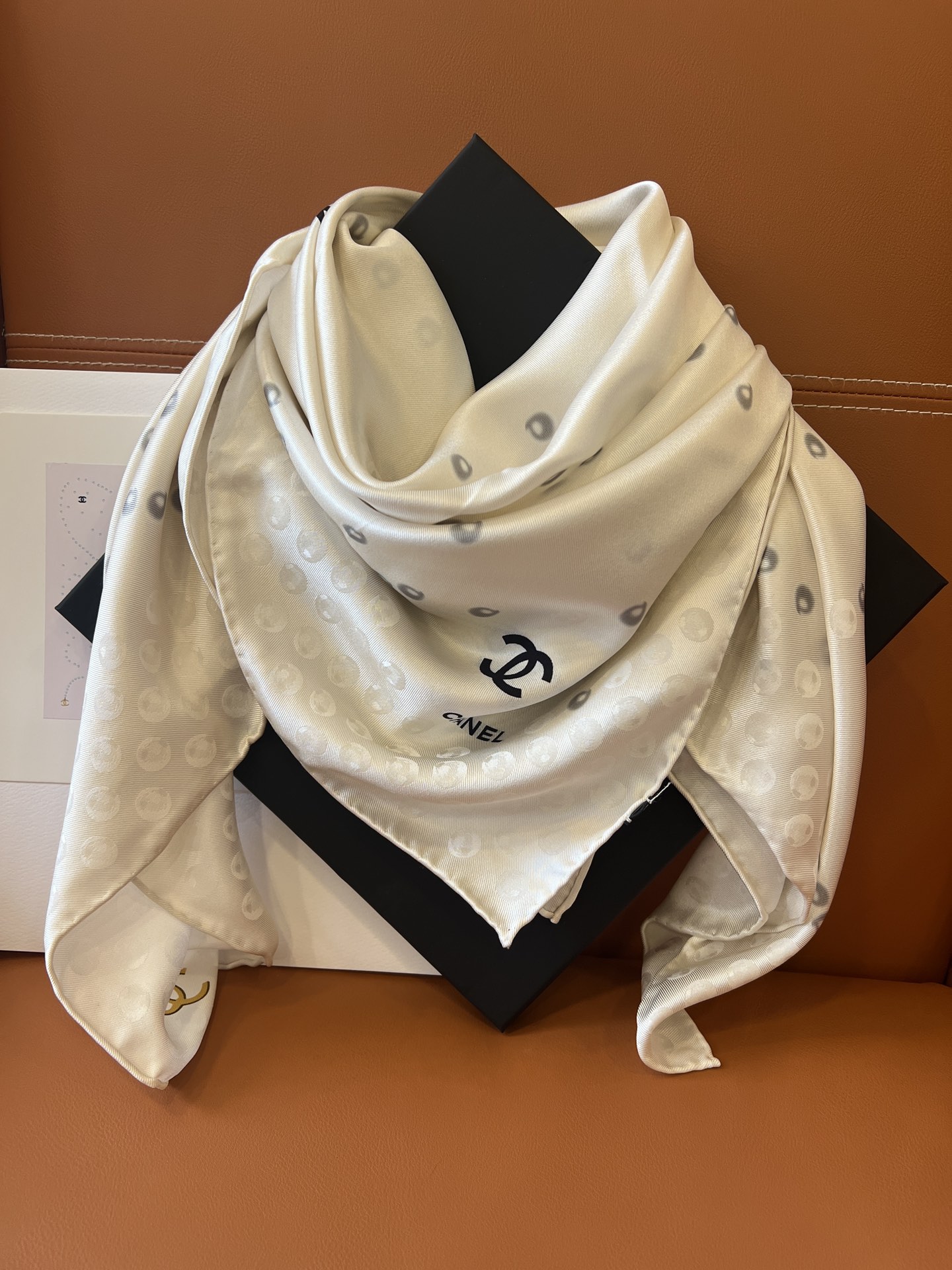 Bagsaaa Ch**el White Scarf 90cm