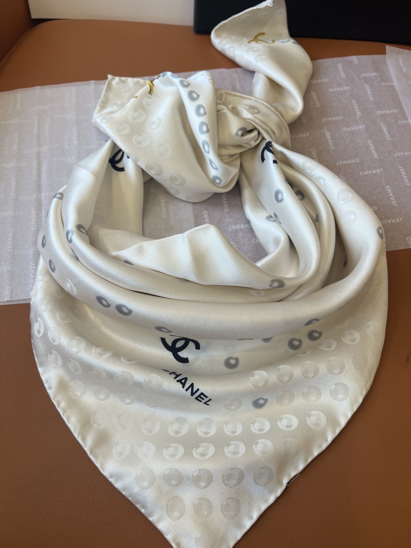 Bagsaaa Ch**el White Scarf 90cm